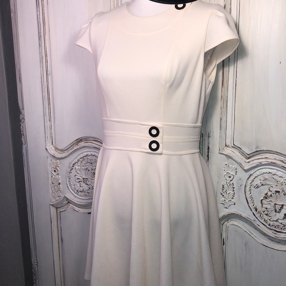 ASOS Waisted Fit and Flair Double Knit Cap Sleeve Dress Size 10 - Picture 3 of 11